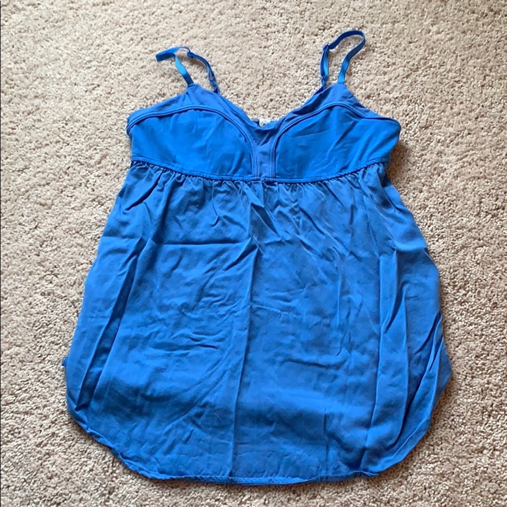 Lululemon top w/adjustable straps & built in bra